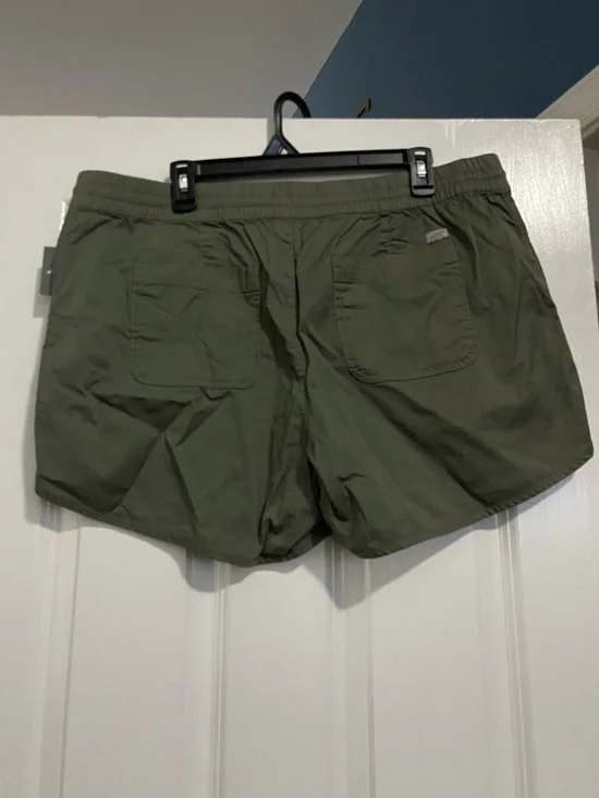 Eddie Bauer Olive Green Women's Shorts - Picture 2 of 2